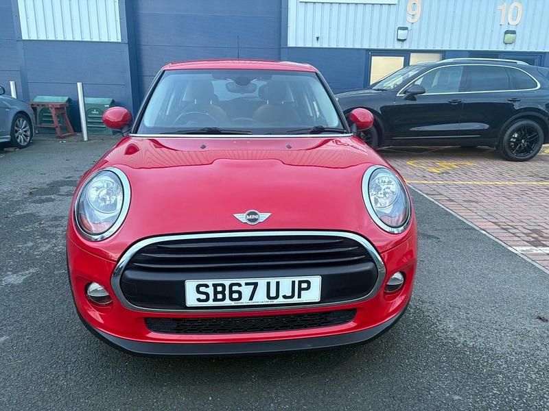 Usado Mini ONE Hatch 102 CV (75 kW) 2017 Rojo Utilitario