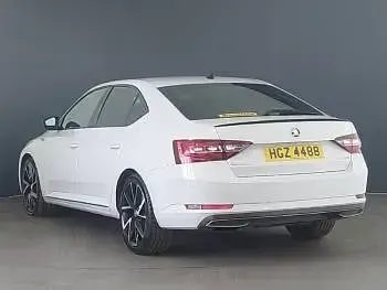 Usado Skoda Superb SportLine 150 HP (110 kW) 2017 Branco Citadino
