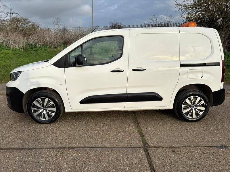 Used Peugeot Partner 131 HP (96 kW) 2020 White MPV