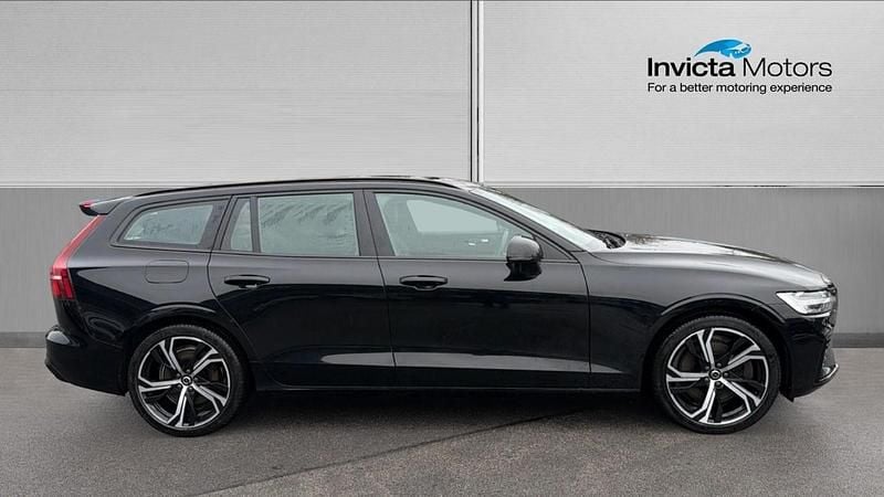 Used Volvo V60 Plus 350 HP (257 kW) 2022 Black Estate
