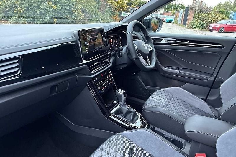 Used VW T-Roc Black Edition 150 HP (110 kW) 2025 Pure white SUV