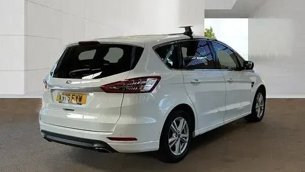 Used Ford S-MAX Titanium 2016 White MPV