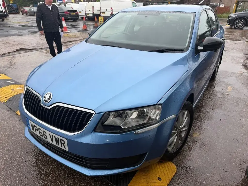 Used Skoda Octavia 110 HP (80 kW) 2016 Blue Estate