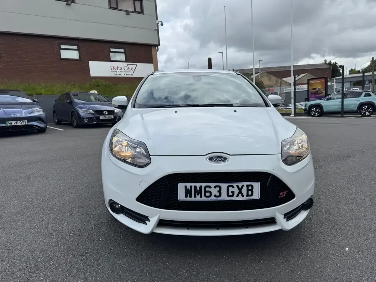 Used Ford Focus ST 2014 White Hatchback