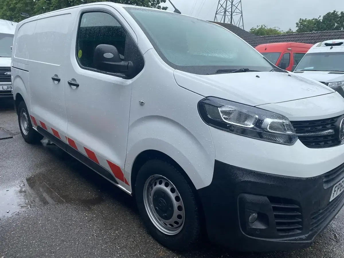 Used Vauxhall Vivaro Edition 100 HP (73 kW) 2019 White MPV