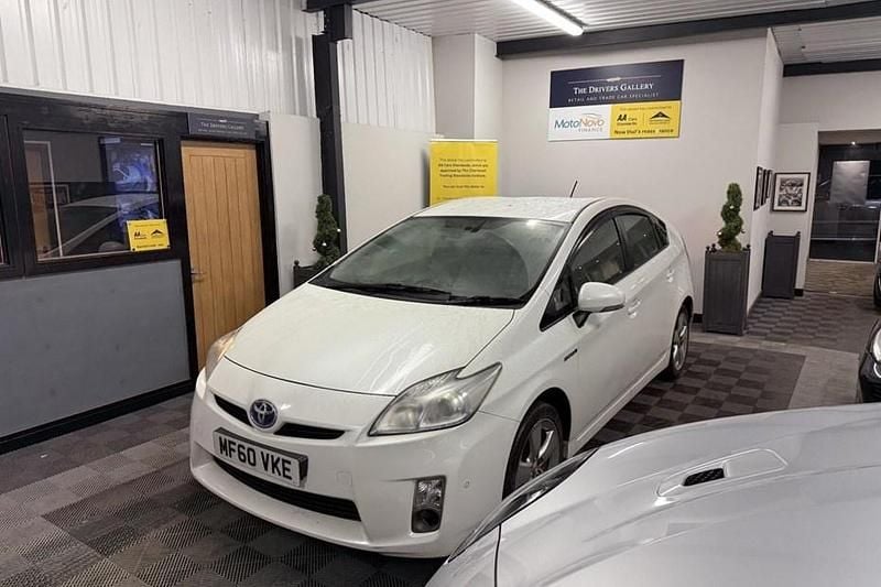 Used Toyota Prius 2010 White Hatchback