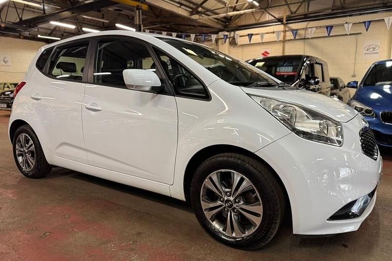 Used Kia Venga 123 HP (90 kW) 2015 White Hatchback