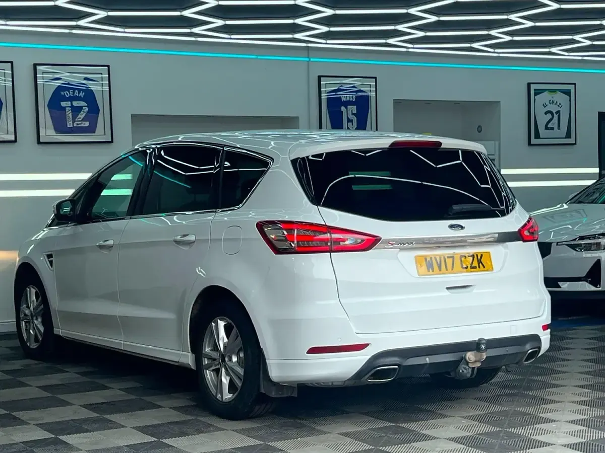 Used Ford S-MAX Titanium 180 HP (132 kW) 2017 White MPV
