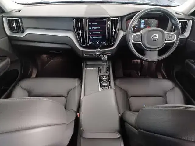 Used Volvo XC60 Momentum 190 HP (139 kW) 2020 Grey SUV