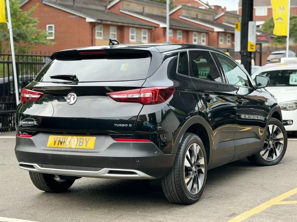 Used Vauxhall Grandland X Sport 120 HP (88 kW) 2018 Black SUV