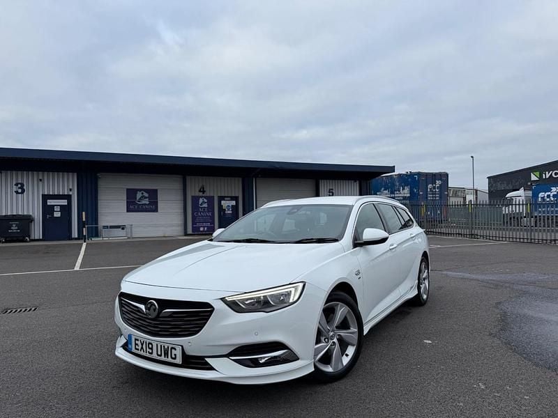 Used Vauxhall Insignia SRi 170 HP (125 kW) 2019 White Hatchback
