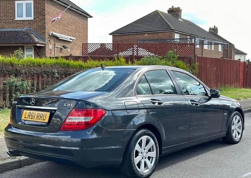 Used Mercedes C220 SE 2011 Black Sedan