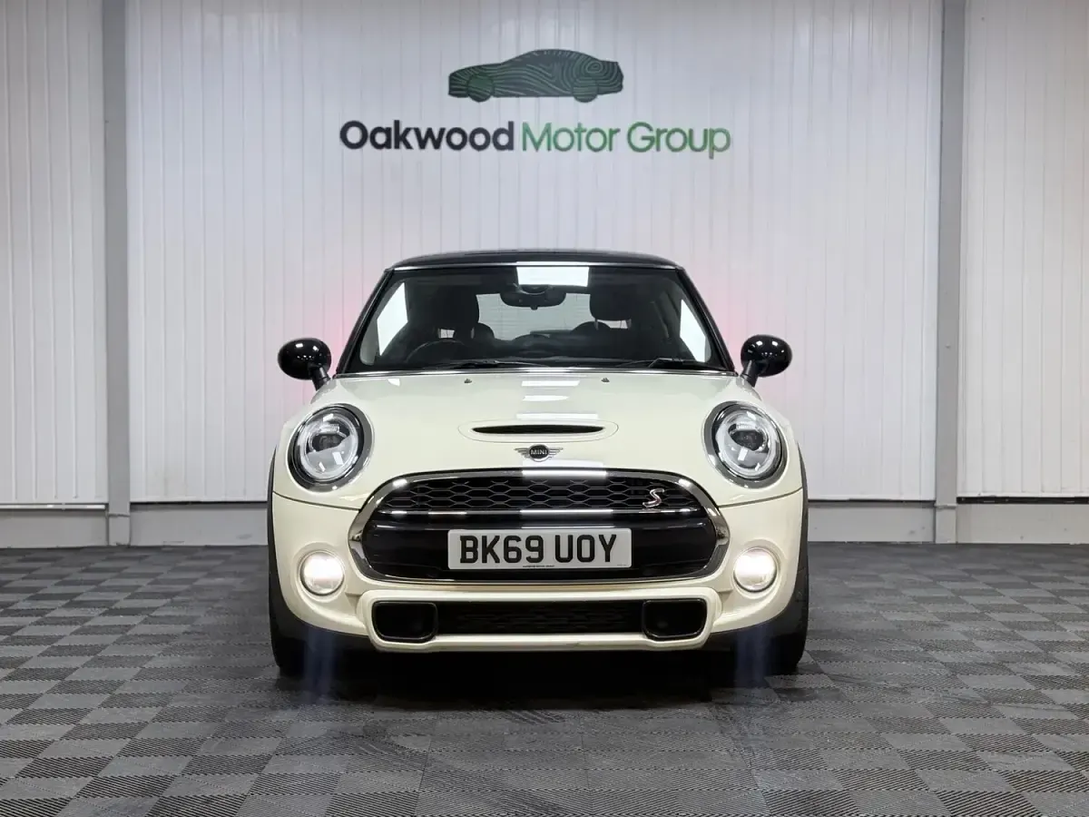 Used Mini Cooper S Classic 189 HP (139 kW) 2019 White Hatchback