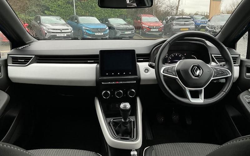 Used Renault Clio V SE 90 HP (66 kW) 2022 Hatchback