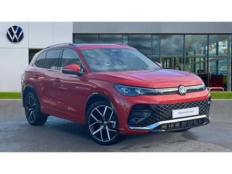 Used VW Tiguan R-line 150 HP (110 kW) 2025 Persimmon red metallic SUV