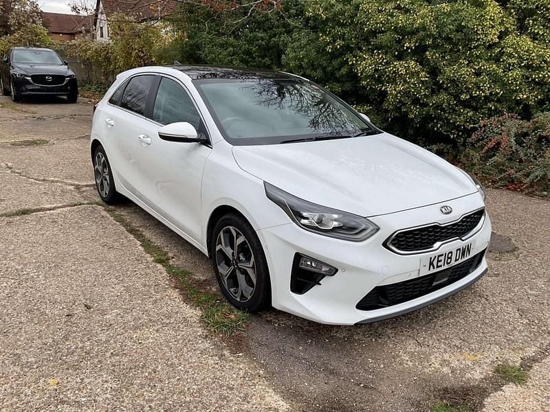 White Used 2018 Kia Ceed First Edition Hatchback | £12,295 (Fair price) - Image 1/4