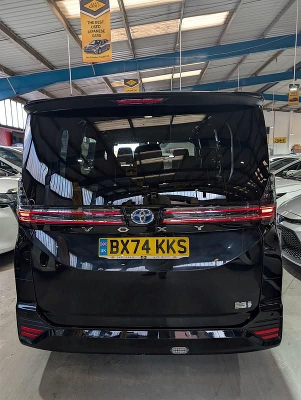 Begagnad Toyota Noah 2026 Svart Minibuss