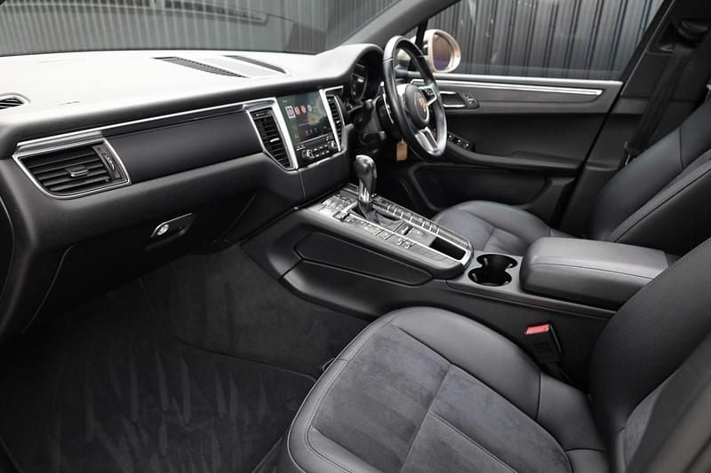 Used Porsche Macan 252 HP (185 kW) 2016 Beige SUV