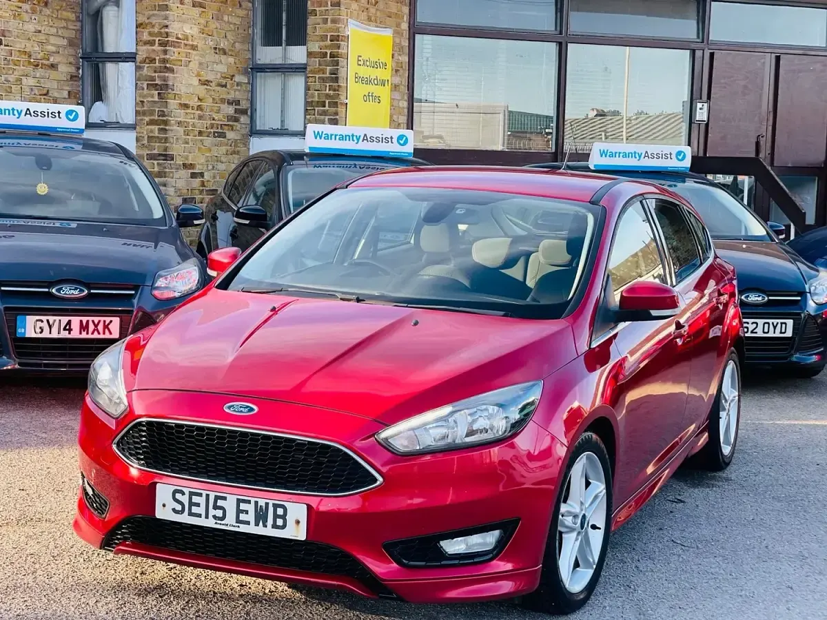 Used Ford Focus Zetec 125 HP (91 kW) 2015 Red Hatchback