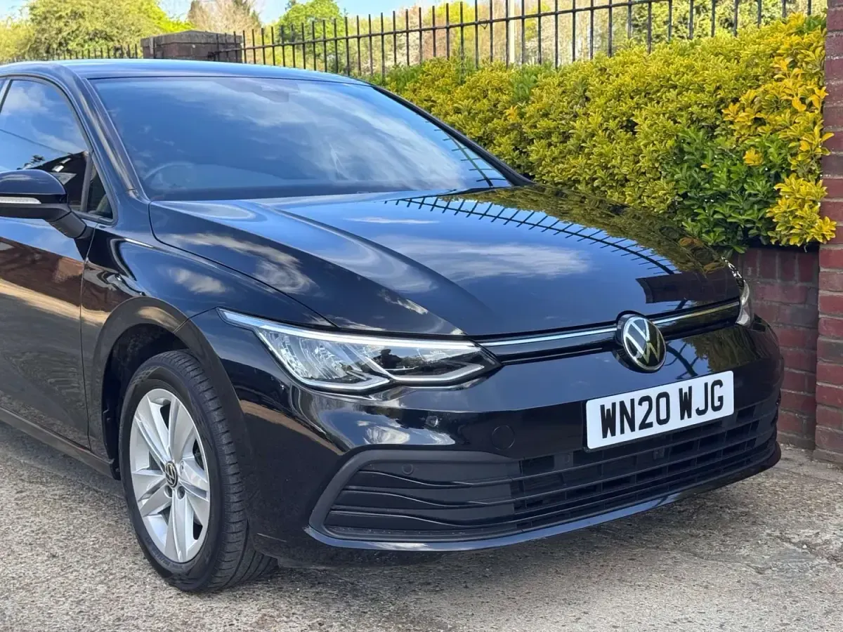 Używany VW Golf VII Life 130 KM (95 kW) 2020 Czarny Hatchback
