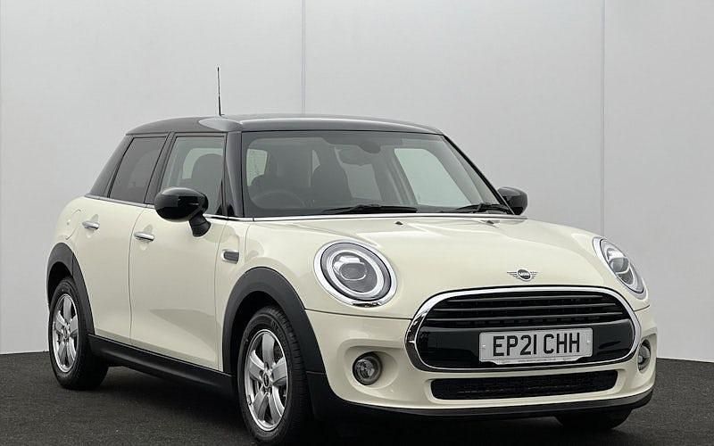 Used 2021 Mini Cooper Classic Hatchback | £20,300 (Expensive) - Image 1/4