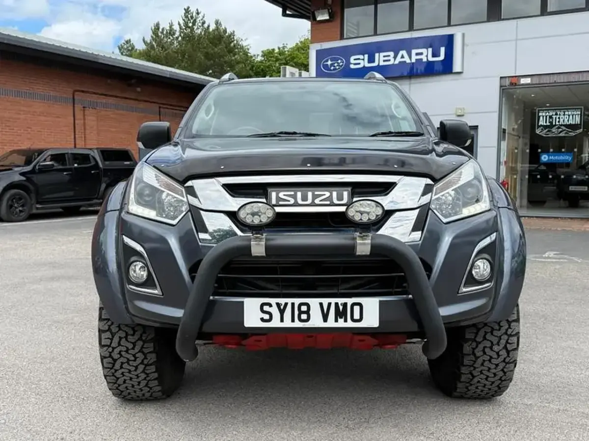 Used Isuzu D-Max 162 HP (119 kW) 2018 Grey Pickup