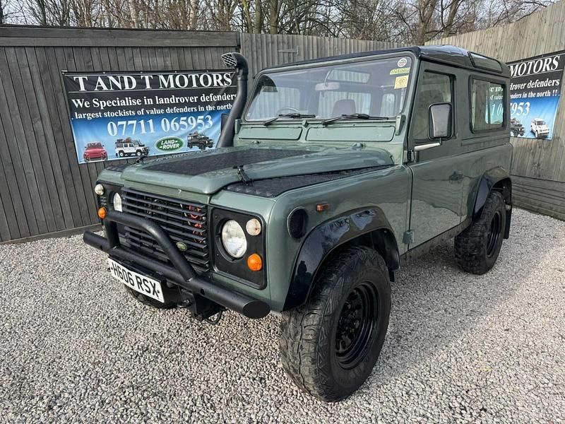 Used Land Rover Defender 111 HP (81 kW) 2003 Green Estate