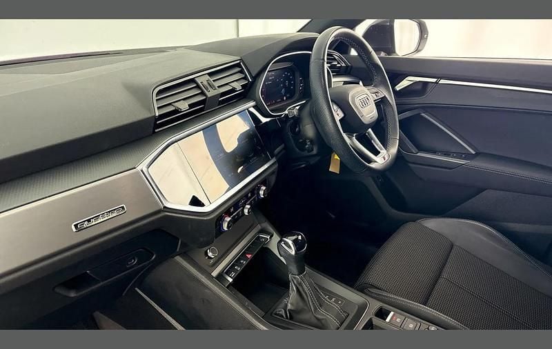 Used Audi Q3 S-Line 190 HP (139 kW) 2023 Daytona grey SUV