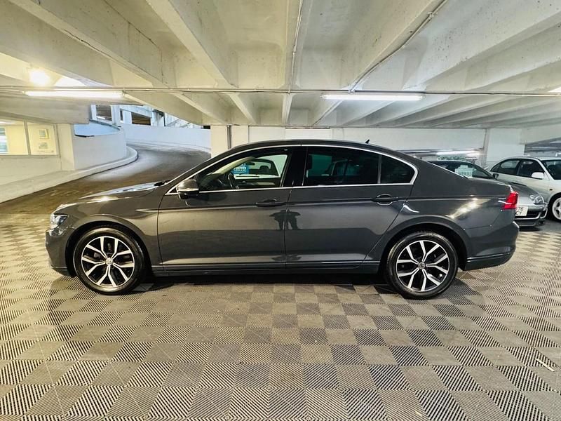 Usado VW Passat SEL 150 HP (110 kW) 2020 Cinzento Sedan