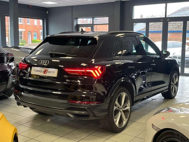 Używany Audi Q3 Black Edition 150 KM (110 kW) 2022 Czarny SUV