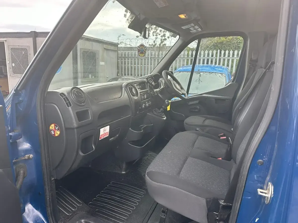 Used Vauxhall Movano S 130 HP (95 kW) 2019 Blue MPV