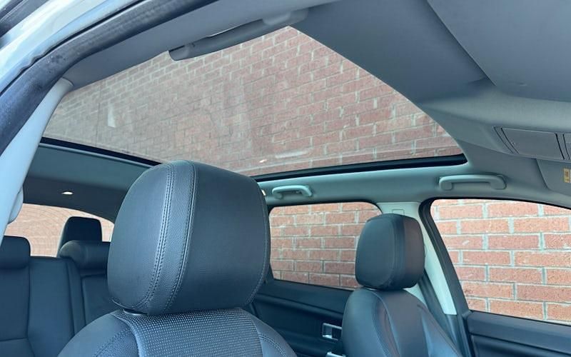 Used Land Rover Discovery Sport HSE 180 HP (132 kW) 2017 White SUV