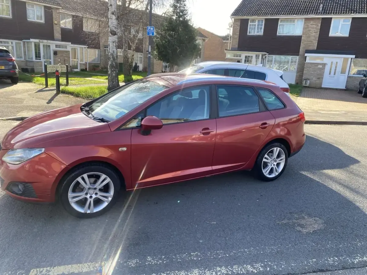 Begagnad Seat Ibiza ST SE 2010 Röd Kombi