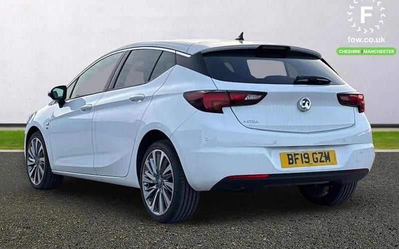 Used Vauxhall Astra Elite 150 HP (110 kW) 2019 White Hatchback
