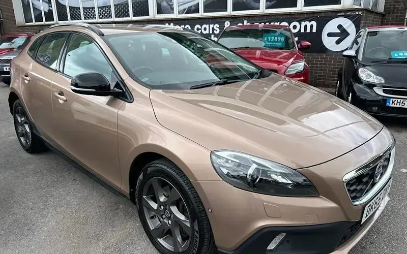 Used Volvo V40 120 HP (88 kW) 2015 Hatchback