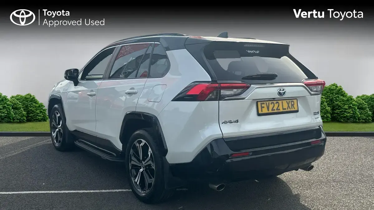 Used Toyota RAV4 306 HP (225 kW) 2022 White pearl bitone (pearlescent paint) SUV