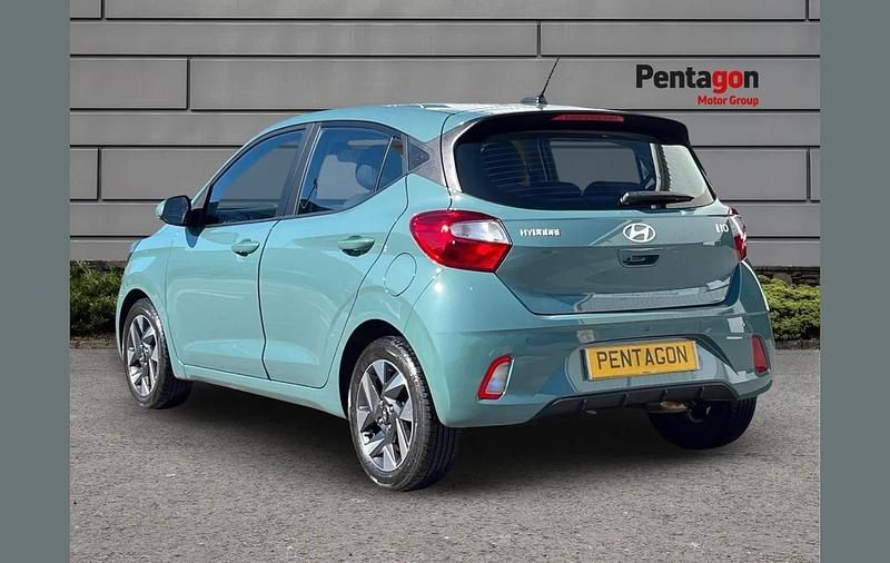 Used Hyundai i10 Advanced 65 HP (47 kW) 2024 Green Hatchback