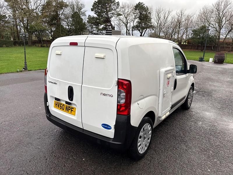 Usado Citroën Nemo 70 CV (51 kW) 2010 Blanco Monovolumen