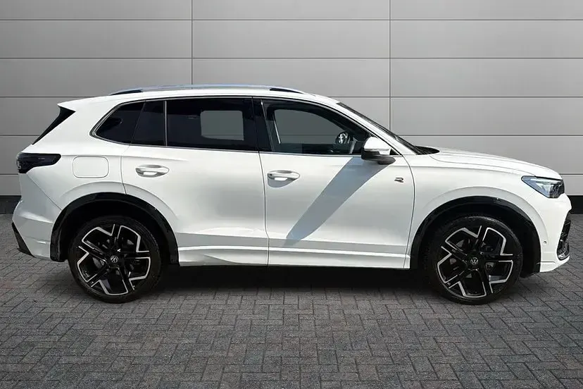 Used VW Tiguan R-line 150 HP (110 kW) 2026 White SUV