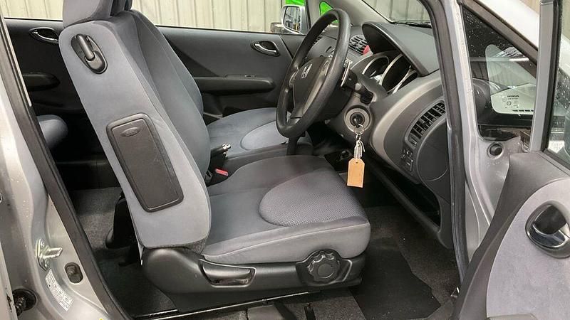 Used Honda Jazz SE 82 HP (60 kW) 2008 Silver Hatchback