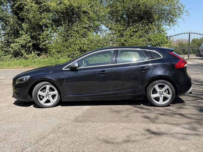 Used Volvo V40 R-Design 115 HP (84 kW) 2013 Black Hatchback
