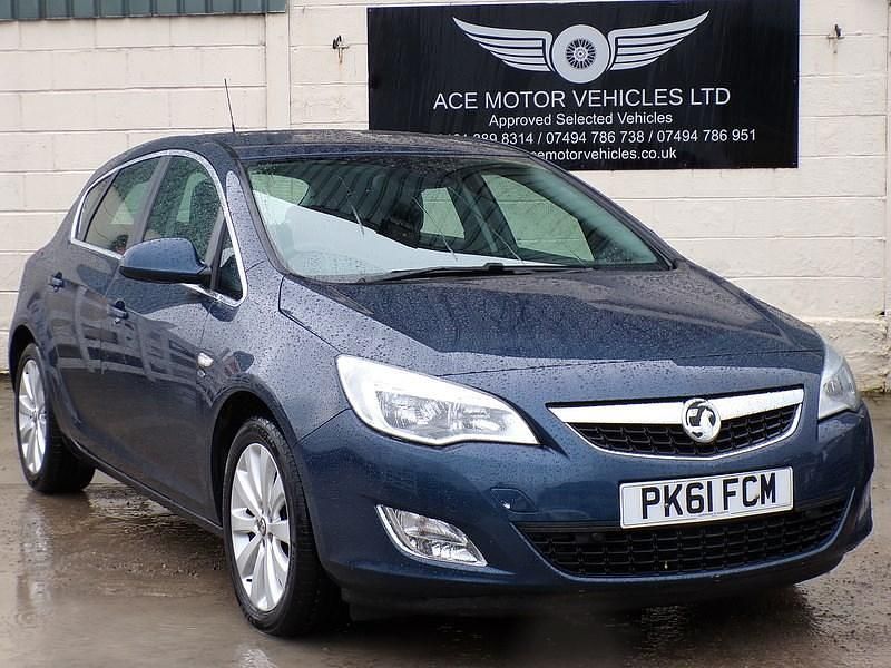 Used Vauxhall Astra Elite 2011 Blue Hatchback