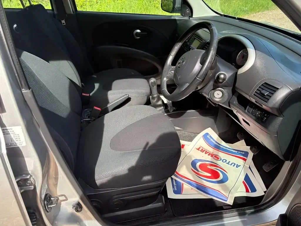 Begagnad Nissan Micra N-TEC 2010 Silver Halvkombi