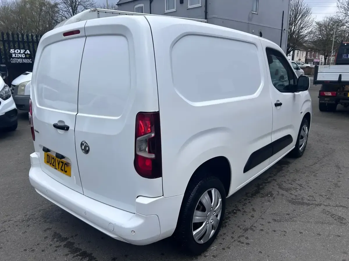 Usado Vauxhall Combo Sportive 100 CV (73 kW) 2021 Blanco Monovolumen