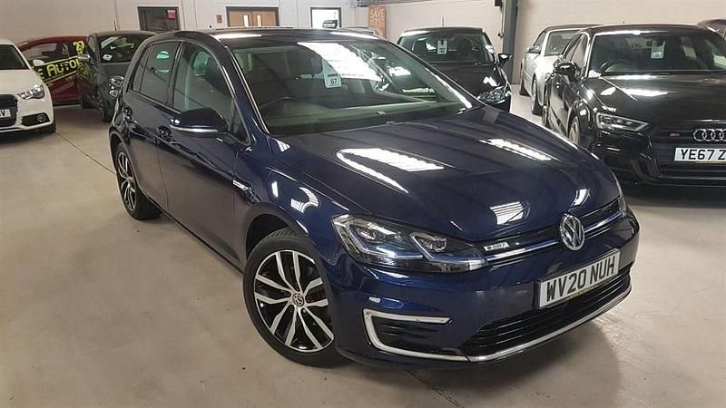 Begagnad VW e-Golf 99 kW (135 HK) 2020 Blå Halvkombi