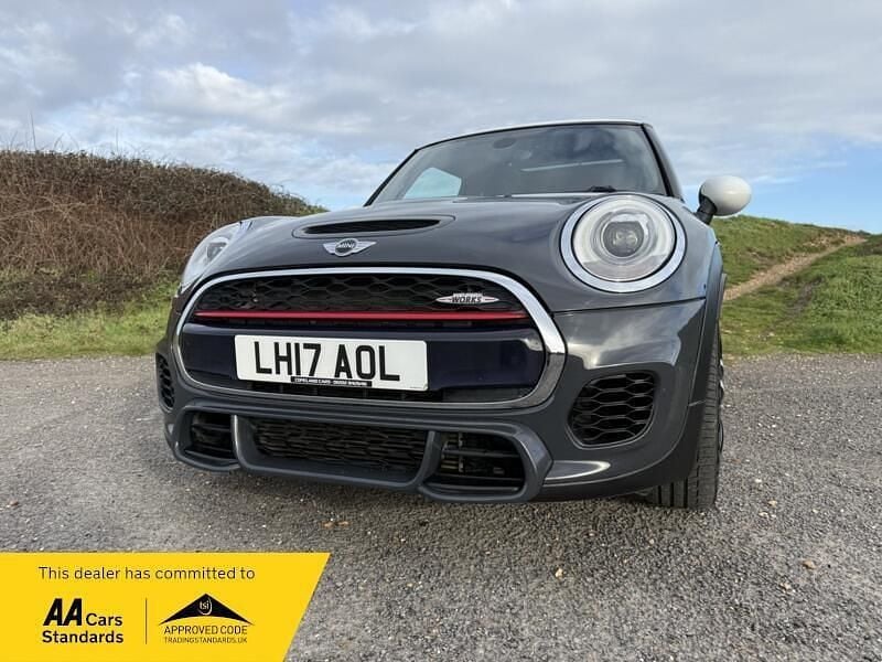 Usado Mini John Cooper Works Hatch 231 CV (169 kW) 2017 Gris Utilitario