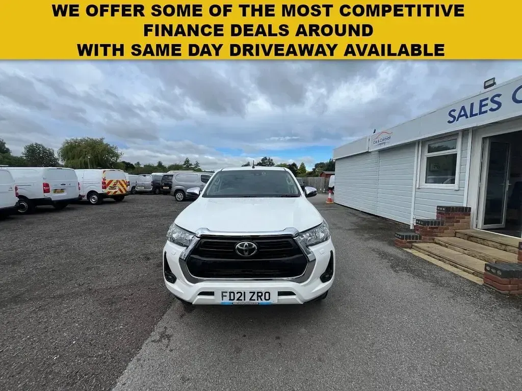 Used Toyota HiLux 150 HP (110 kW) 2021 White Pickup