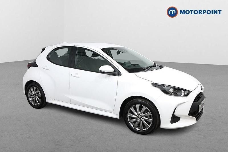 White Used 2024 Toyota Yaris Hybrid Hatchback | £15,999 (Super price) - Image 1/4