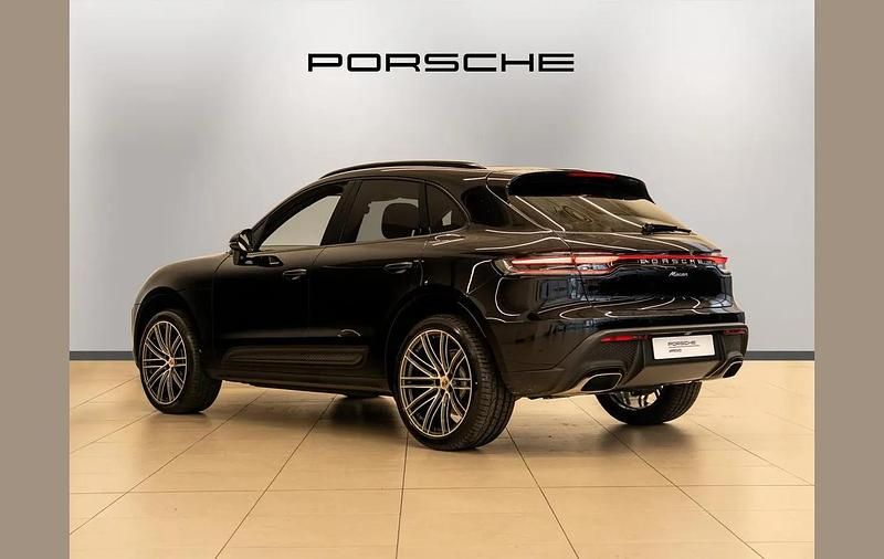 Used Porsche Macan 261 HP (191 kW) 2025 Black SUV