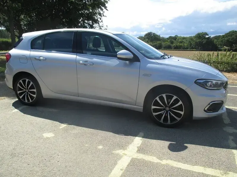 Used Fiat Tipo Lounge 120 HP (88 kW) 2017 Silver Hatchback